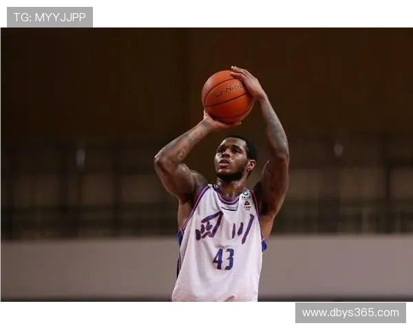 亨特高效发挥13投6中贡献16分4篮板2助攻1抢断带领球队取得胜利